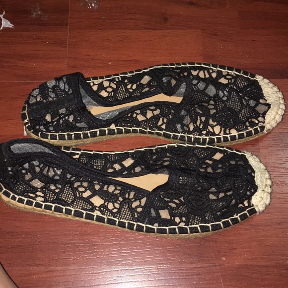 Cute black flats . - Picture 2 of 4